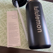 Lululemon Back To Life Sport Water Bottle BLACK 24 Oz handle, Silver Logo