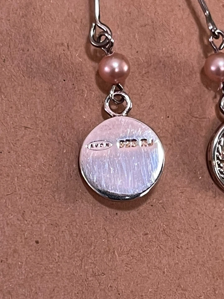 Pendiente Cruz Plata Avon con Pequeña Perla Rosa 925 Foto 2 de 3