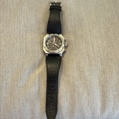 Zodiac ZO8800 Swiss Chronograph- Icon Fashion Model- USA SELLER-NICE - LOW PRICE