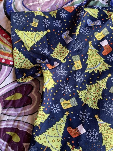 Scrubaid Navy Christmas Tree Women’s 3 Pocket Scrub Top 4-way Stretch Sz M 10-12 - Picture 4 of 18