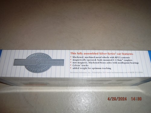 BACHMANN HO PREMIUM SILVER SASKATCHEWAN CYLINDRICAL GRAIN HOPPER ITEM #19140 NEW - Picture 2 of 4