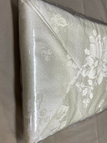 NEW!! Tablecloth Dinner Party "NOEL" Ivory w/4 Napkins ~ 52" x 70" - Picture 7 of 7
