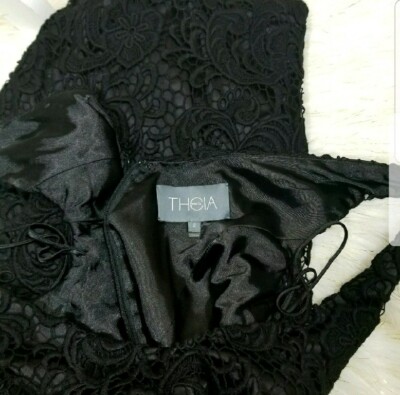 Robe Theia Noire En Soie Brodée, Sans Manches, Taille 2, Valeur Neuf 500$ - Occasion Très Bon état