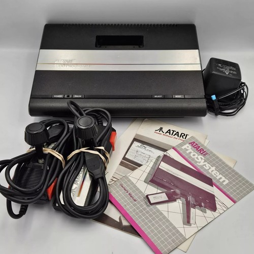 Consola Atari 7800 ProSystem limpia y probada - FUNCIONA - Incluye controladores A+