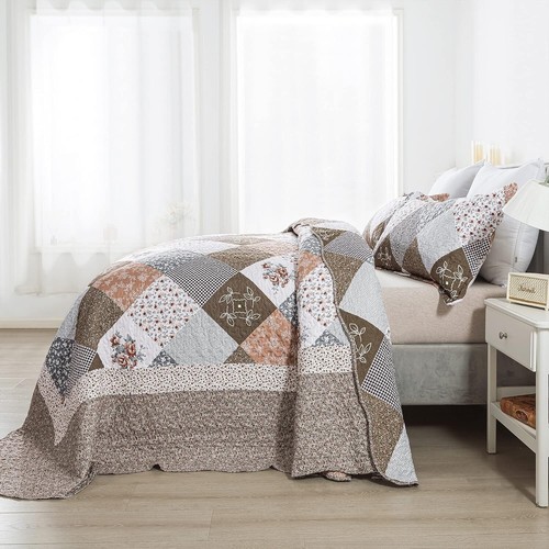 3-Piece Lightweight Microfiber Quilt Set for California King Beds - All Seasons - Picture 5 of 10