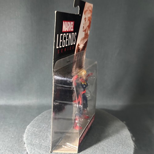Marvel Legends Series Captain Marvel 3.75 Inch Action Figure 2015 Hasbro - Picture 5 of 15