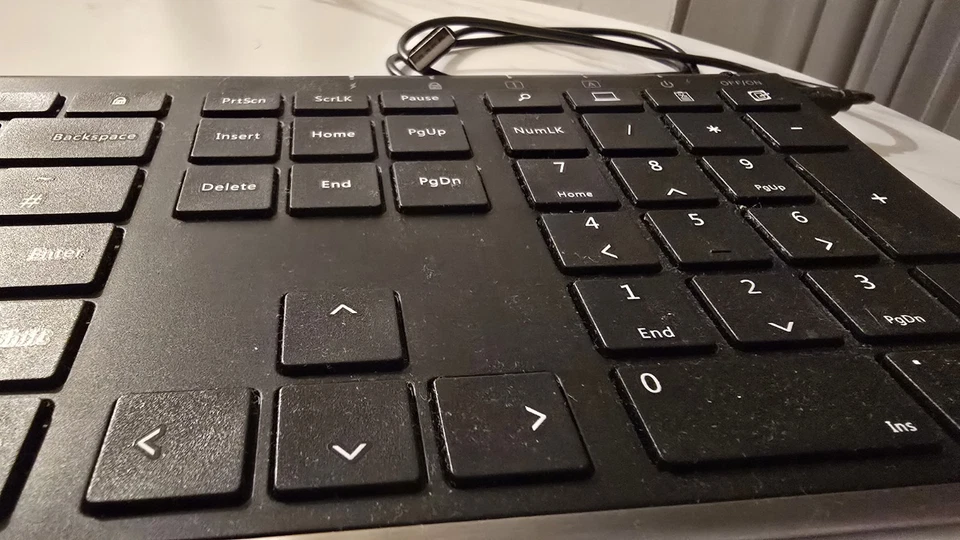 Arteck 2.4G Wireless Ultra Slim Full Size Keyboard Stainless Steel Lightweight - Image 3 of 4