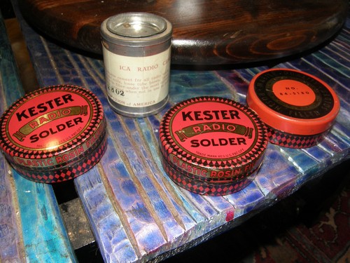 2 VINTAGE KESTER RADIO LÖTDOSE, Montgomery Ward Dose, Cinch Radio Zementdose +1 - Bild 1 von 5