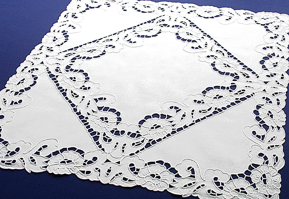 Handarbeiten, Weihnachtsdecke und Richelieustickerei Astra in 60x60cm. - Image 2 of 3