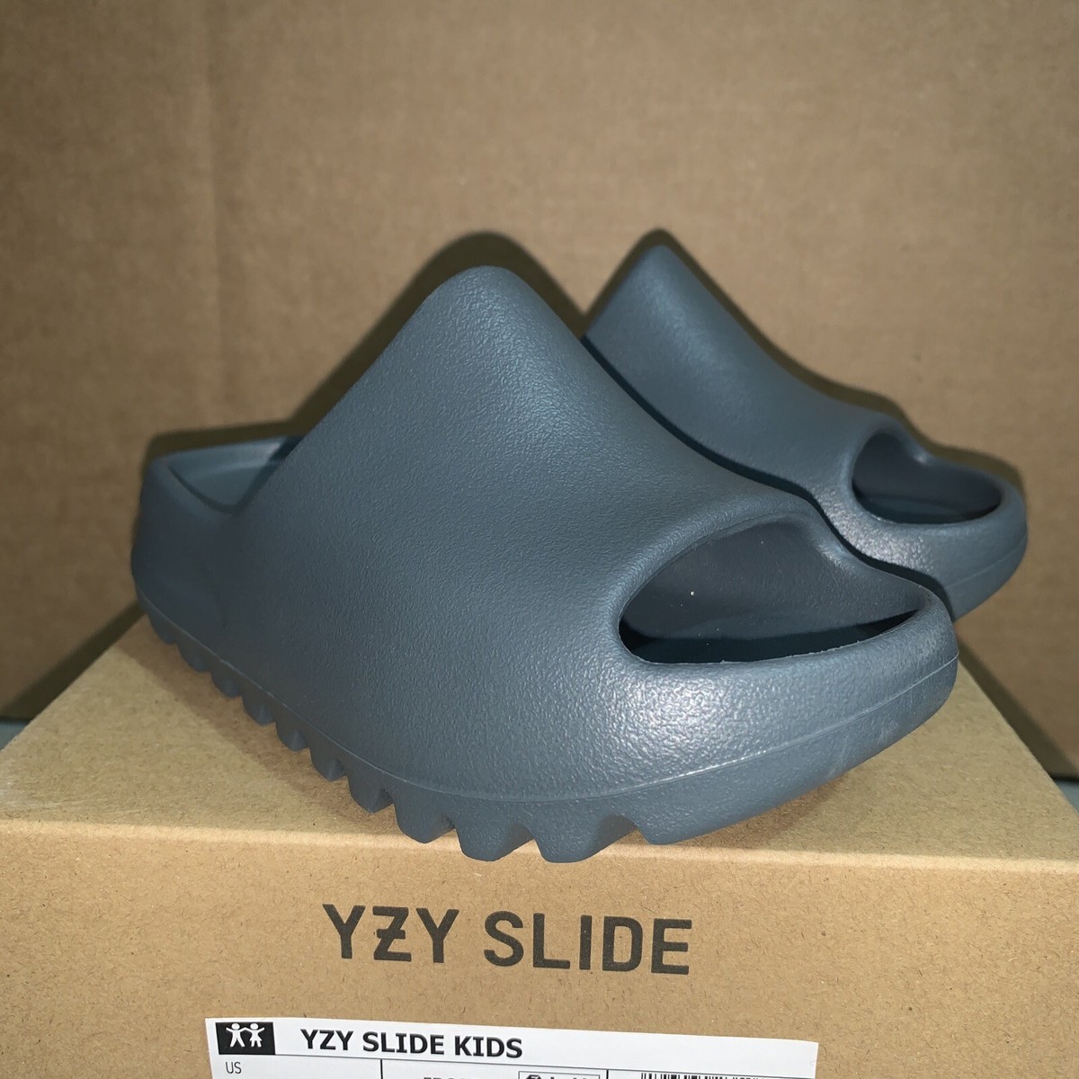 Adidas Yeezy Slide Slate Marine ID2352 Kids Size 11K BRAND Adidas Yeezy Slide Slate Marine ID2352 Kids Size 11K BRAND