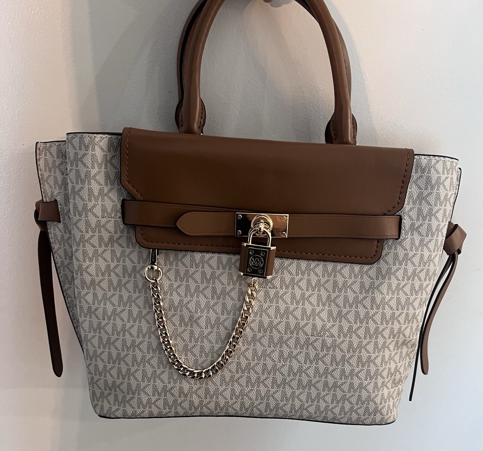 Authentic Michael Kors Hamilton Legacy Large Logo Belted Satchel Vanilla/Acorn thumbnail 4