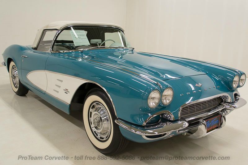 シボレーコルベット1961 Corvette Yankees 限定版 1:18 ERTL - 1961 Chevrolet Corvette NY Yankees World Series Edition