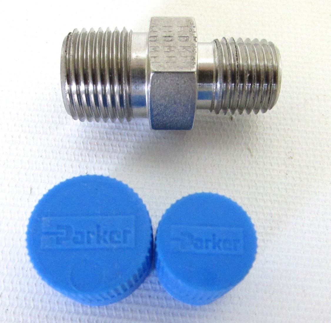 New Parker 3/8” x 1/4” FF-SS SS 316 Stainless Steel FFSS Pipe & Port Nipple FF
