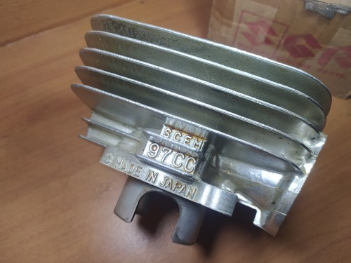 Cylinder Block Suzuki GT100 GT 100 Nos Genuine Japan - Foto 6 di 8