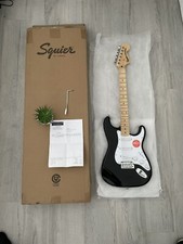 Guitare Électrique Squier Affinity Stratocaster Black Maple.