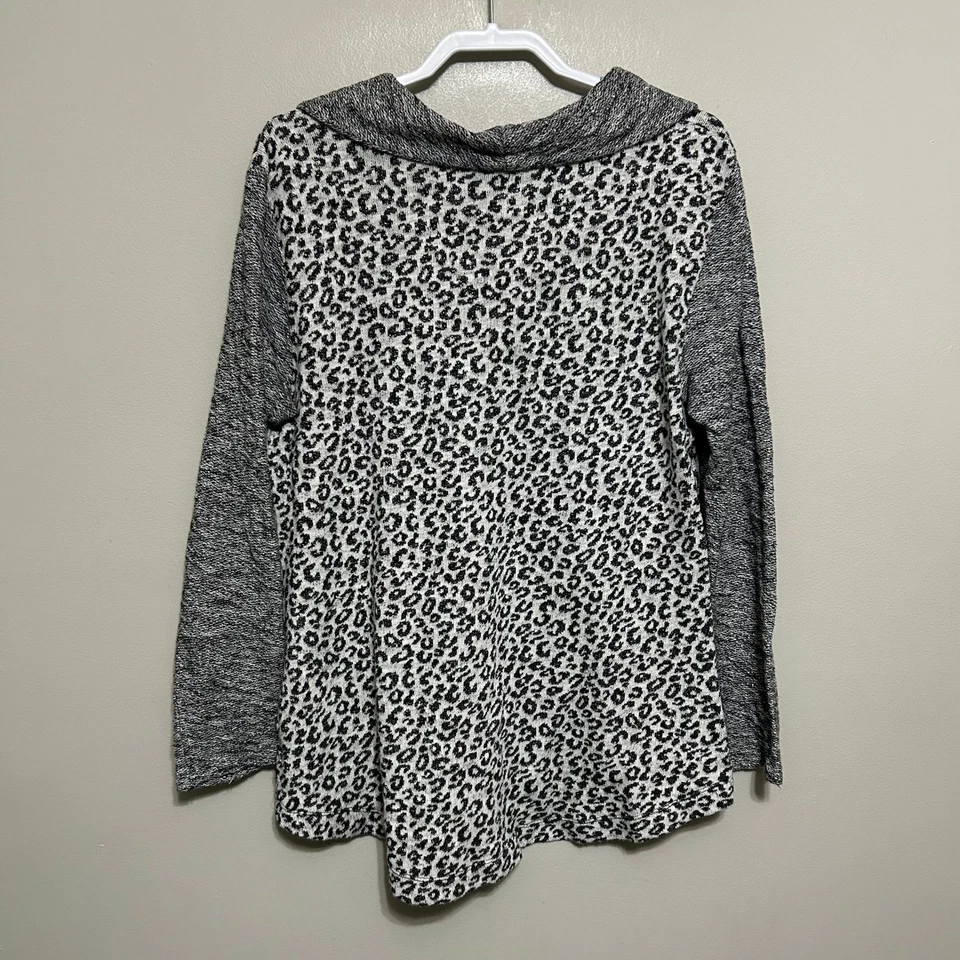 Suéter túnica Style & Co feminino gola alta estampa de leopardo G cinza preto bolsos - Imagem 3 de 4