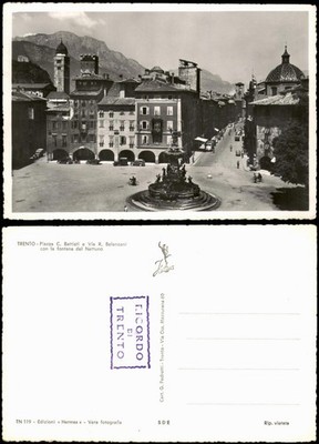 Trient Trento Piazza Cesare Battisti mit Neptunbrunnen und Via Belenzani 1955