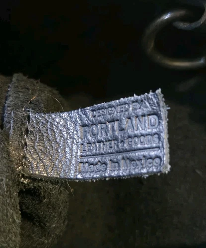 Bolso de Mano Portland de Cuero Grande Guijarro Negro con Correa para el Hombro Etiqueta Colgante de Cuero de Vaca - Imagen 14 de 23