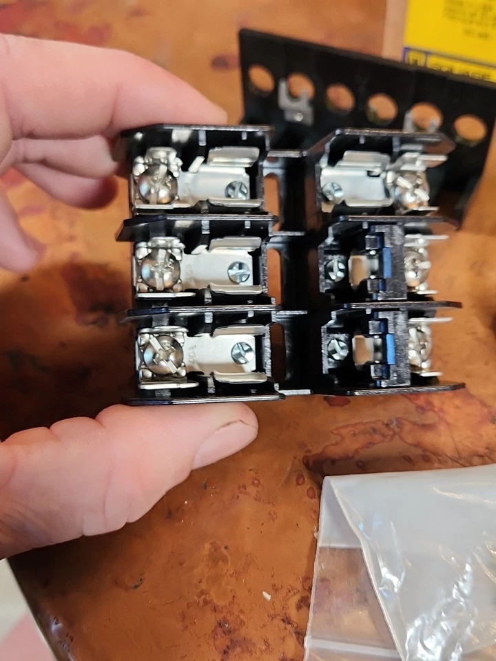 Bloque de fusibles abierto cuadrado D 9070FB3B 1 pieza, clase CC UL, 3 polos Foto 4 de 4