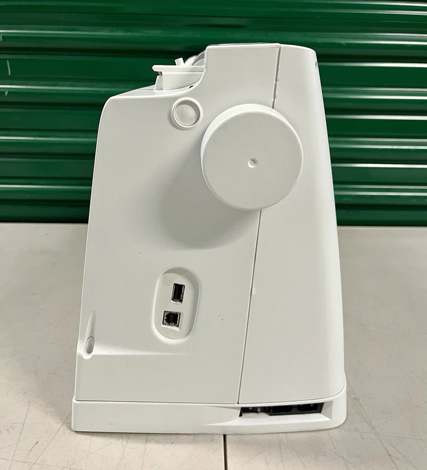 Husqvarna Viking Designer SE Limited Edition Sewing & Embroidery Machine - Image 4 of 4