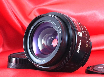Nikon AF Nikkor 24mm f/2.8 [Near Mint] Weitwinkel Prime Objektiv mit Kappe aus Japan - Bild 1 von 4
