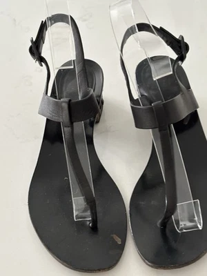 Gucci Ladies Leather T-Bar Thong Sandals Uk Size 3 - Image 1 of 4