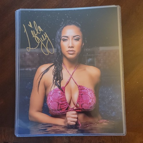 ¡Foto firmada autografiada Leila Grey 8x10 AEW! Sexy Lo último - Imagen 2 de 2