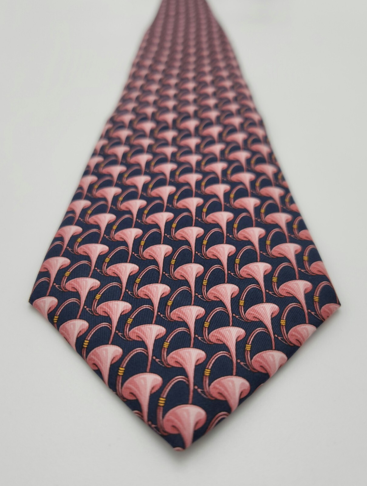 Gucci Men's Navy Blue w/ Pink Horn Pattern Silk Tie N… Gem