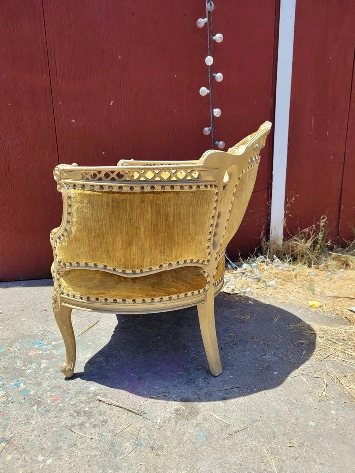 Silla antigua de madera tallada estilo rococó  Foto 3 de 4