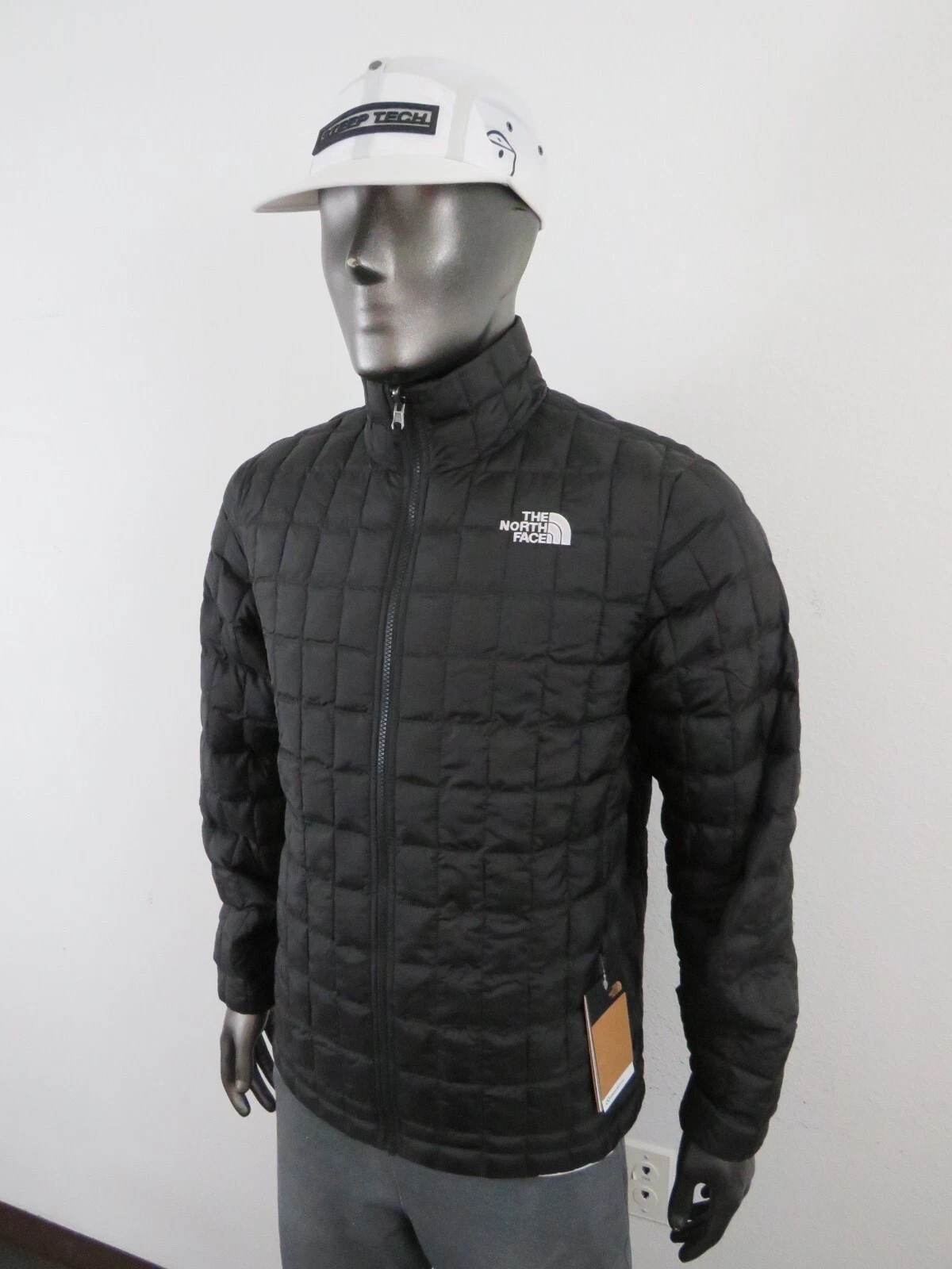 NWT Mens The North Face Thermoball ECO Insulated FZ Puffer Jacket Black $230
Opens in a new window o
