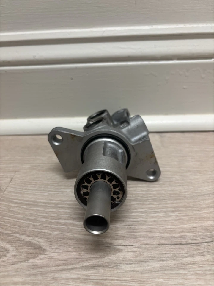 Cilindro maestro de freno OEM BMW E84 X1 13-15 E90 335i 135i 06-11 + depósito Foto 2 de 3