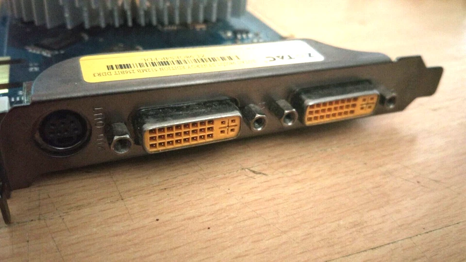 ZOTAC 9800GT SYNERGY EDITION 512mb 256BIT DDR3 ZT-98GES4P-FDL - Image 2 of 4