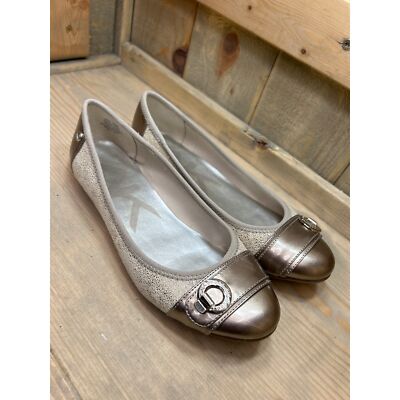 AK Sport Anne Klein Akazi Gold Metallic Ballet Flats Womens Size 6.5 M Slip On