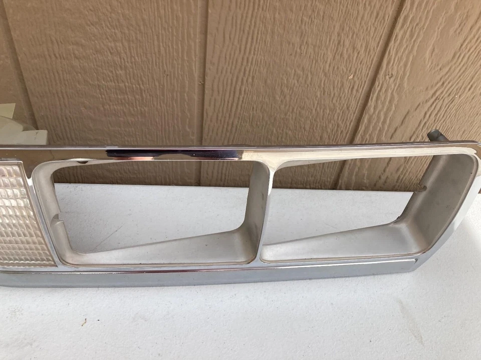 MERCURY GRAND MARQUIS 1988-1991 HEAD LIGHT BEZEL W/SIDE MARKER PASSENGER SD (J) - Image 3 of 4