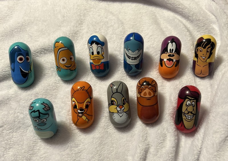 Walt Disney Kellogg's Weeble Wobble Beans Lot of 11
