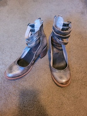 Freebird by Steven Women s Randi Boots   Size 9   Distressed Leather Block Heel