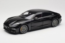113061076 Porsche Panamera Turbo S Black Metallic Minichamps 1/18