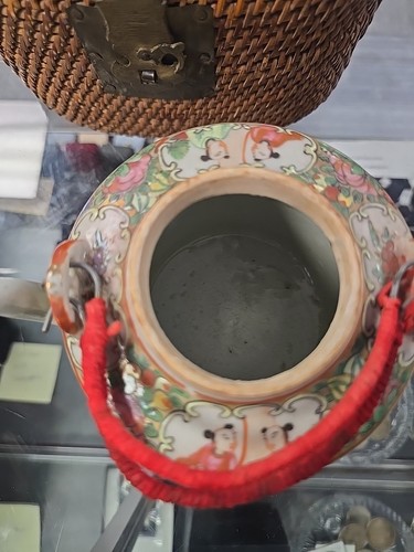 Antique Chinese Rose Medallion Teapot 19th C. With Lid And Cup - 第 2/14 張圖片