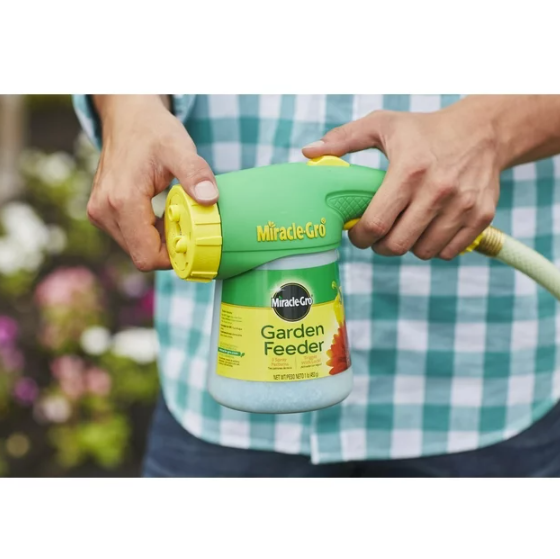 MiracleGro Garden Feeder, Sprayer Includes Plant Food eBay