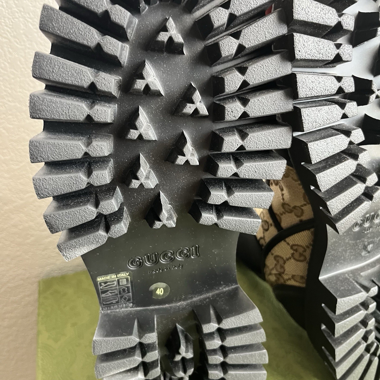 NEW Women’s GG Gucci Canvas Tan and Black Monogram Ankle Boots - EU 40/US 10 thumbnail 11