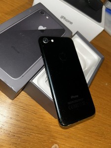 iPhone 7 32GB schwarz - voll funktionsfähig - gesprungenes Display - keine iCloud