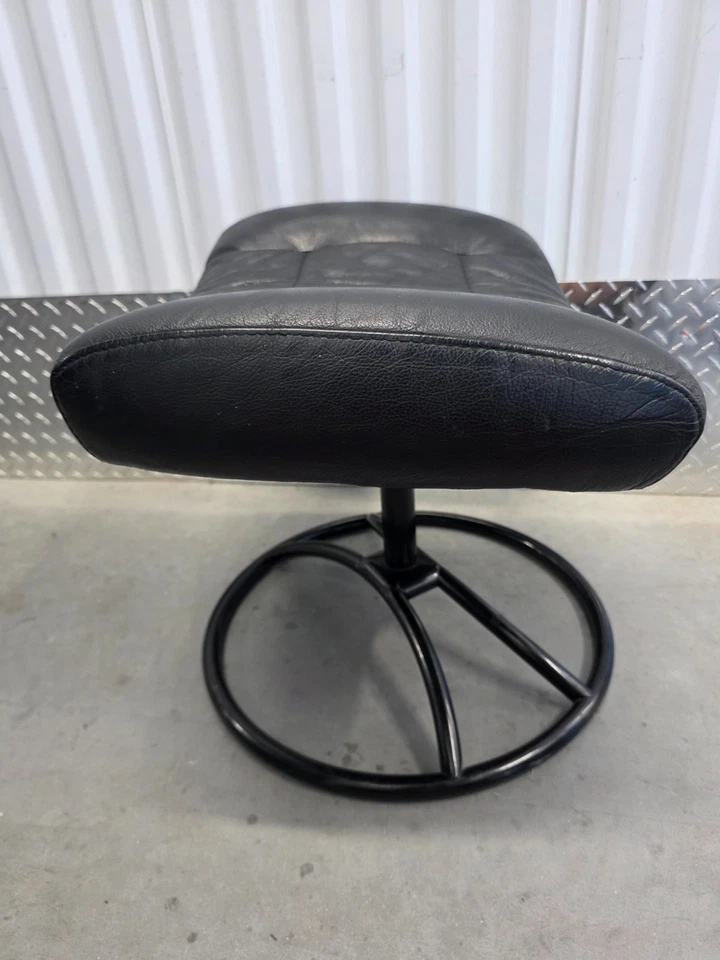Otomana Ekornes Stressless Vintage Cuero Negro Marco Negro | SIN Función de Inclinación Foto 3 de 4