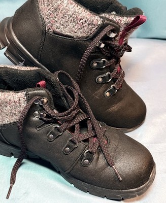 Skechers Synergy Sweater Collar Comfy Walking / Hiking Boots Womens Size 7.5 Blk