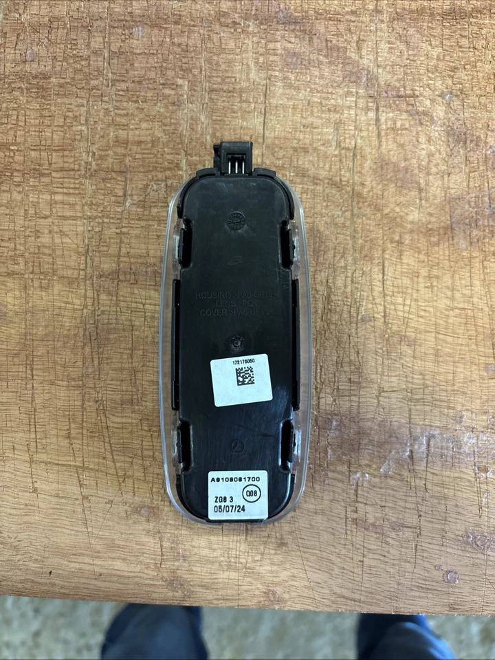 Оригинальные светодиодные потолочные светильники для Mercedes Sprinter 3500XD (2025) — деталь A907 - Изображение 2 из 3