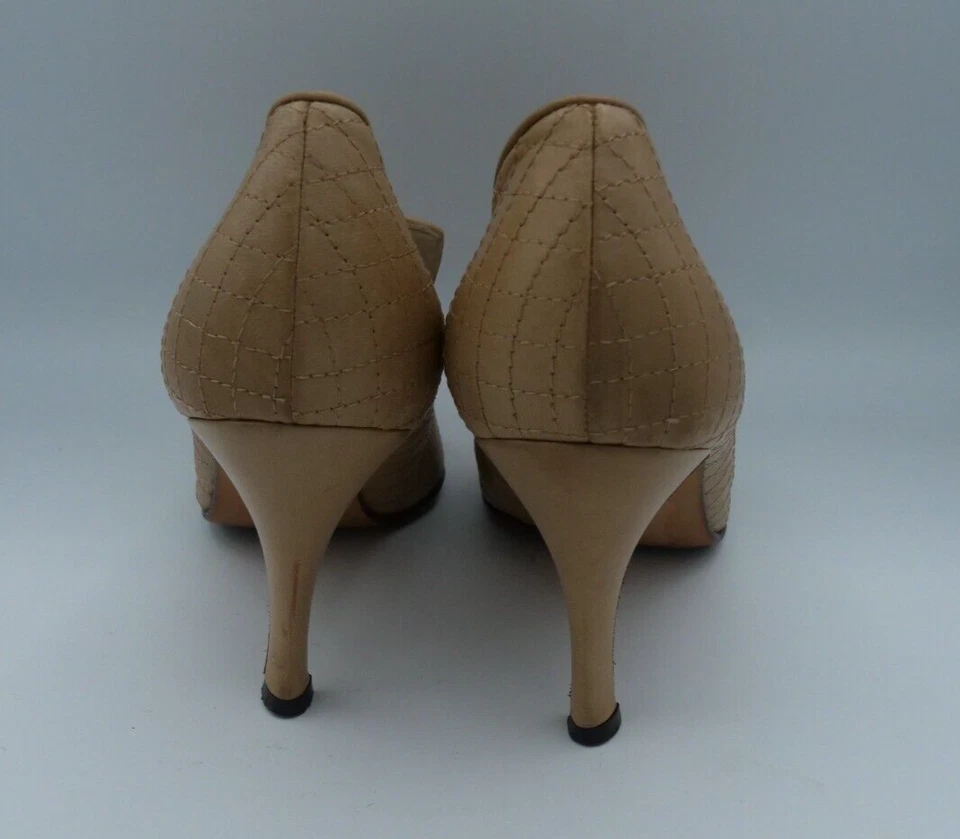 Zapatos informales Bally para mujer beige acolchado de cuero Italia talla 8 1/2 M 3 3/8” tacón Foto 3 de 4