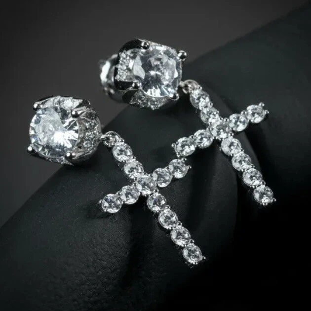 Pendientes de aro Huggie colgantes con cruz helada de plata esterlina circonita cúbica para hombre Foto 2 de 4