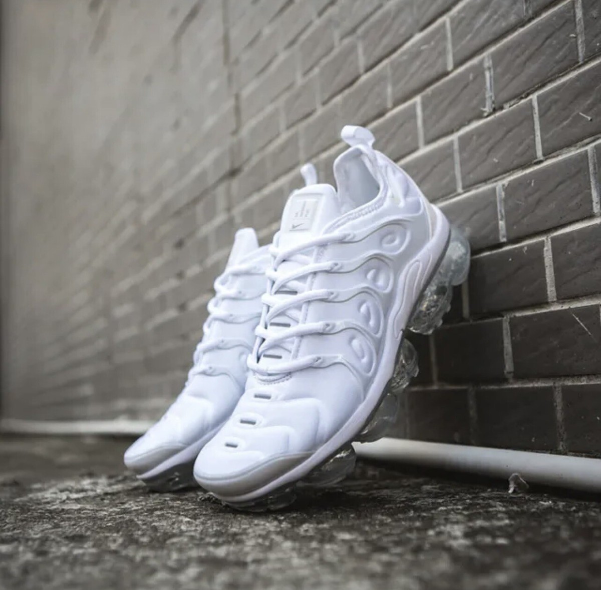 Size 8.5 - Nike Air VaporMax Plus White | eBay