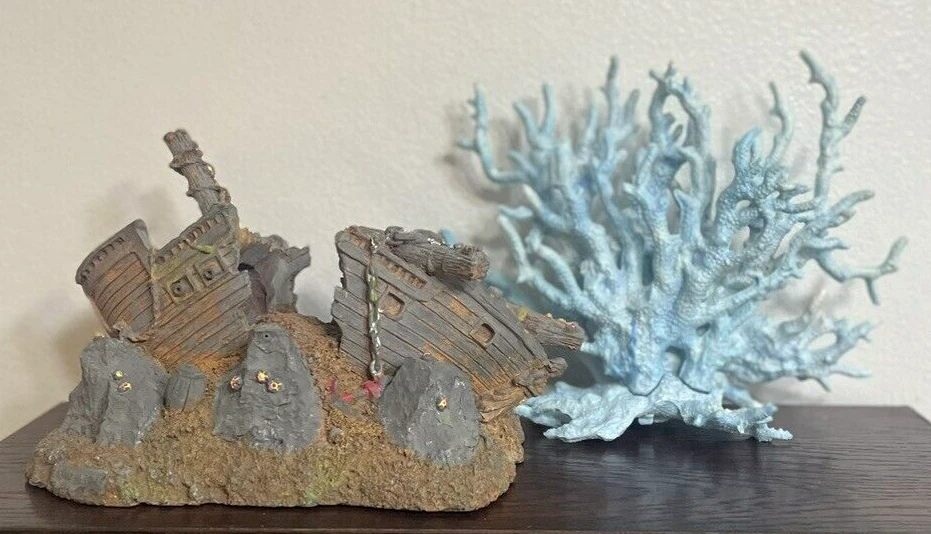 2 шт. аквариумный декор пиратский корабль и искусственный синий коралл аквариум пляжный домик б/у в отличном состоянии - Изображение 2 из 4