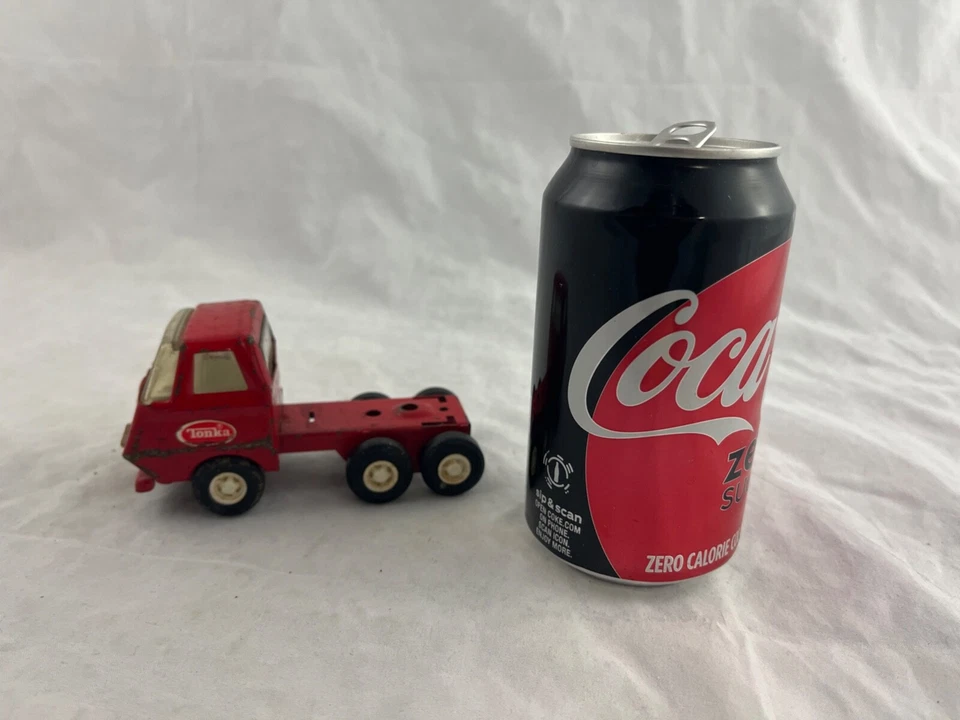 De colección - Tonka - Rojo Semi - Cabina de camión - Juguete de hojalata - 6 ruedas - 4 1/2" Foto 2 de 4