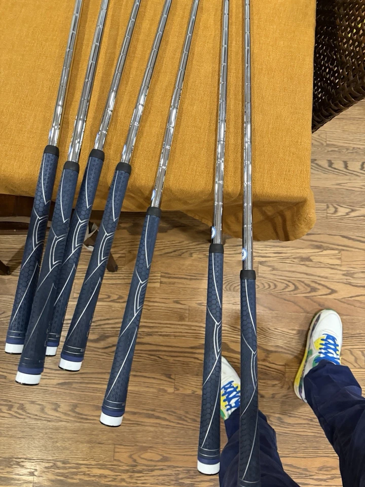 Juego de hierro Club Champion construido para zurdos Taylor Made P7mb 4-PW acero rígido Foto 2 de 3